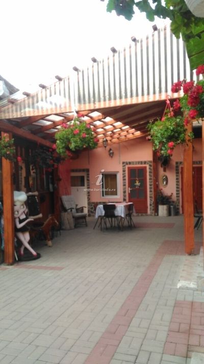 The courtyard pergola, with tables for outdoor meals