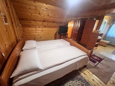A double room, with TV and wardrobe